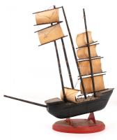 Fából készült, dekoratív hajómakett ("Arany Cápa"), sérült, m: 50,5 cm