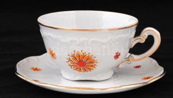 Virágmintás Zsolnay porcelán kávés-teáskészlet, hiányos: 6 db kis csésze, d: 7,5 cm; 4 db nagy csész...