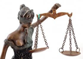 Justitia, réz, jelzés nélkül, hiányos, m:23 cm