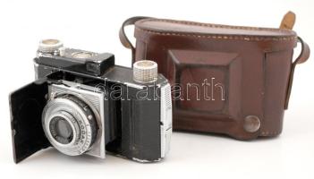 cca 1939 Kodak Retinette II(type 160) fényképezőgép eredeti bőr tokjában, kopottas állapotban / cca 1939 Kodak Retinette II(type 160) photo camera, in original leather case, damaged condition