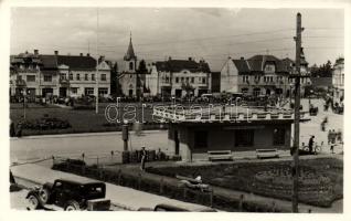 Gyergyószentmiklós, Fő tér, bank, gyógyszertár, Idegenforgalmi Iroda / main square, pharmacy, Tourist Office