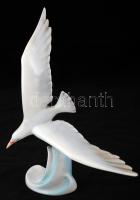 Hollóházi sirály, kézzel festett, jelzett, gyári mázhibával, m: 23,5 cm