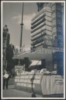 1939 Bp. Ferenciek tere, Magyar Könyvnap, A Nyugat standja, jelzetlen fotó, 17x11 cm