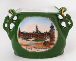 "Arad, Városház-tér" feliratú, szecessziós, indamotívumos porcelán emlékkosárka, levonóképes, jelzés nélkül, kopott aranyozással, apró kopásnyomokkal, m: 6 cm