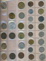 129db magyar és külföldi fémpénz albumba rendezve, közte amerikai, román, szovjet érmék T:vegyes
129...