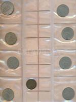 129db magyar és külföldi fémpénz albumba rendezve, közte amerikai, román, szovjet érmék T:vegyes
129...