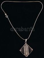 Ezüst (Ag.) filigrán medál, ezüst (Ag.) lánccal, jelzett, nettó 8.3 g