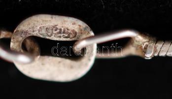 Ezüst (Ag.) filigrán medál, ezüst (Ag.) lánccal, jelzett, nettó 8.3 g