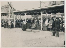 1930 A Szent Imre szobor avatása a Móricz Zsigmond (Horthy Miklós) körtéren, Horthy kormányzó részvételével. Mácsi András fotója 24x16 cm