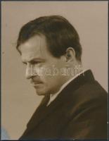 cca 1950 Jávor Pál (1902-1959) minden idők egyik legismertebb és legkedveltebb magyar színésze, az első magyar férfi filmsztár, jelzett fotó: Vajda M. Pál, 7,5x6cm