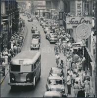 cca 1960 Korabeli MTI fotó: Sziklai Dezső: 2-es autóbusz, jelzett, verzón feliratozva, 9x9cm