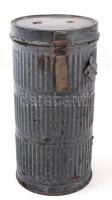 cca 1940 gázhenger, zománcozott fém, közepes állapotban (üres) és egy roncsolódott töltény hüvely, m:27 cm, h:13,5 cm