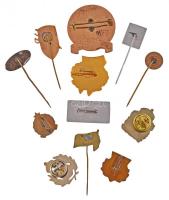 12db-os vegyes jelvény és kitűző tétel, főleg magyar darabokkal, közte DN "Társadalmi Munkáért&...