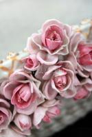 Schierholz puttós rózsás kosár, sok lepattanással, jelzett, kézzel festett, 18×25 cm