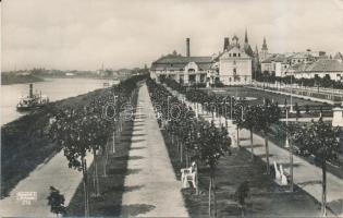 Szolnok, Tisza parti sétány, gőzhajó (EK)