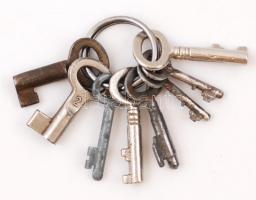 Különféle minikulcsok, 8db