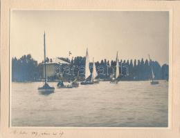 1927 Balatonlelle, Vitorlások a vízen, kartonra kasírozott fotó, 24x17 cm, karton 27x20 cm