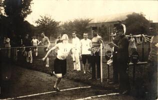 1914 Első világháborús osztrák-magyar katonai 400 méteres futás, cél / WWI Austrian-Hungarian military 400 m running, finish, photo
