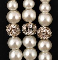 Háromszoros gyöngy nyakék háromsoros gyöngy karkötővel díszdobozban, h: 18 és 40 cm