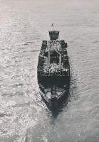 cca 1935 Dunai teherhajó, jelzetlen kép Reich Péter Cornel hagyatékából, 30x21 cm