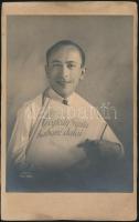 cca 1930 Czeglédy Gyula karmester és dalszerző portréja frissen megjelent kiadványával, 22x16 cm, karton 26x17 cm