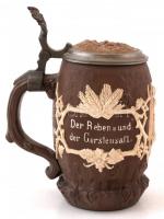 Villeroy & Boch Mettlach ón fedeles korsó, plasztikus díszítéssel, több felirattal, jelzett, hib...