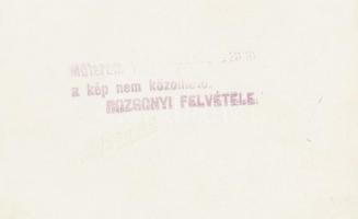 cca 1950 Hámory Imre (1909-1967) színész, operaénekes a családjával, Rozgonyi felvételei, 2 db fotó,...