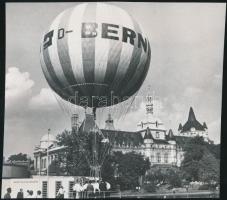 cca 1966 Léggömb a Városligetben, jelzetlen fotó, 17x20 cm