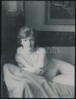 cca 1930 Már vártalak, finoman erotikus fotó, 24x18 cm / cca 1930 Erotic photo, 24x18 cm