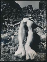 cca 1970 Természetes csúcsok, lankák, völgyek, finoman erotikus fotó, 24x18 cm / cca 1970 Erotic photo, 24x18 cm