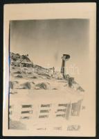 1944 Korabeli fotó: Budapest ostroma Krisztina körút belőtt repülő,hátoldalon feliratozva, 6,5x9,5cm