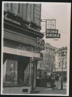 cca 1940 Budapest V. Duna patika gyógyszertár és a 22-es villamos fotó /  6x9 cm