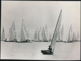 cca 1980 Balatonfüred, kezdődik a vitorlás hajók versenye, 16x22 cm