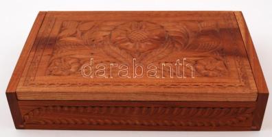 Faragott fa ládika / Carved wood box 24x16 cm