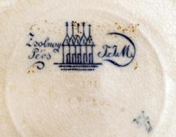 Antik Zsolnay teás csésze és alj, kézzel festett, javított, jelzett (eltérő)