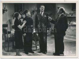 Vaszary Piri, Bihary, Hajmássy és Mihályfi a Gentryfészek egy jelenetében, fotó az MFI pecsétjével, 8x12cm