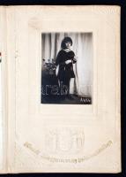 cca 1920-1930 Iskolás kislány fotója, érdekes, irredenta fényképtartó mappában, a budapesti Vidor mű...