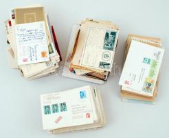 cca 1980-2000 Bozó Gyula (1913-2004) fető- és éremművész részére küldött levelezőlapok, valamint levelek borítékai, 2 cipősdoboznyi