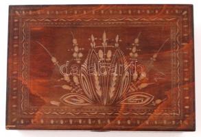 Vegyes bolha tétel: bizsuk, 2 db pipa, távcső, öngyújtó, stb., gazdagon díszített, dekoratív fa dobo...