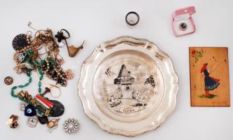 Vegyes bolha tétel: fém emléktányér + különféle bizsuk, kis pohár, szuvenírek, stb.