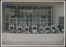 cca 1930-1940 A Franck Kávé pavilonja a Budapesti Nemzetközi Vásáron, hátoldalon feliratozva, 13x17 cm