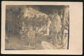 cca 1910-1920 Csoportkép egy bognár műhelyből, fotólap, 14x9 cm