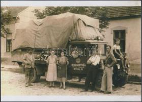 cca 1930 Gyula, Biros István fuvarozó, korabeli fotóról készült későbbi előhívás, 15×21 cm