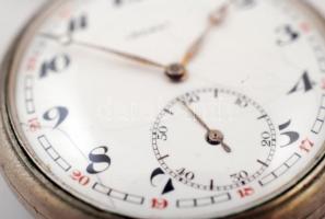 cca 1900 Doxa márkájú zsebóra. Működő állapotban, számlapon  apró hajszálrepedéssel, hozzá lánccal /...