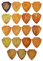 19db-os jelvény tétel, címer alakú egyoldalas aranyozott fém jelvények megyéink címereivel, az össze...