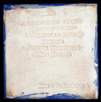 Pest-Pilis-Solt-Kiskun vármegye címerével díszített emlék, kerámia, lepattanással, mázhibával, 8x8x1...