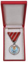 1957. "Szolgálati Érdemérem" zománcozott Br kitüntetés mellszalagon eredeti dísztokban T:2...