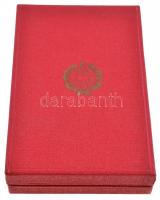 1957. "Szolgálati Érdemérem" zománcozott Br kitüntetés mellszalagon eredeti dísztokban T:2...