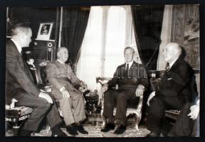 cca 1974 Franco tábornok és de Murville külügyminiszter MTI sajtófotó / Press photo: Franco and French minister de Murville 24x16 cm