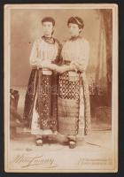 cca 1900 Cigánylányok, nagyméretű keményhátú fotó / Gipsy women photo  17x11 cm